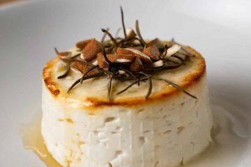 Ziegenkäse-mit-Rosmarin-Honig